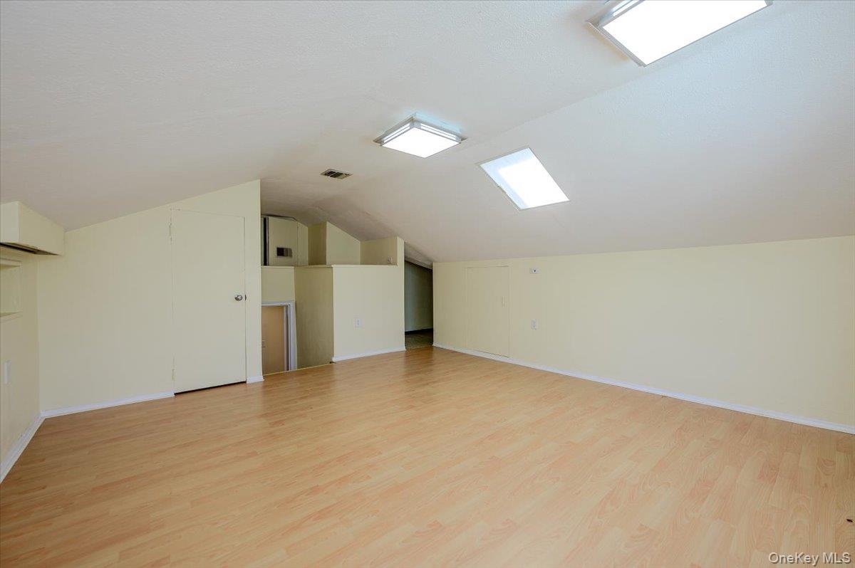 567 Oxford Road – For Sale photo 6