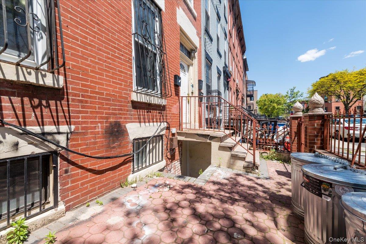 1055 Jefferson Avenue – For Sale photo 2