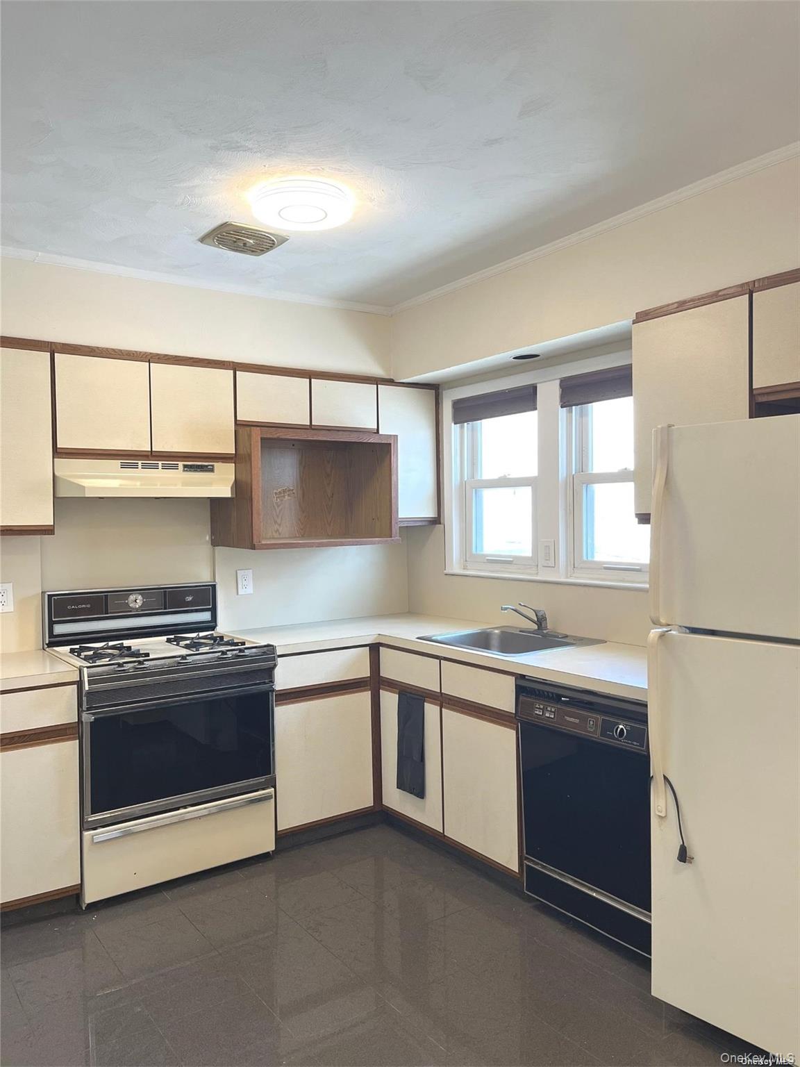 307 Magnolia Boulevard, Unit Upper photo 9