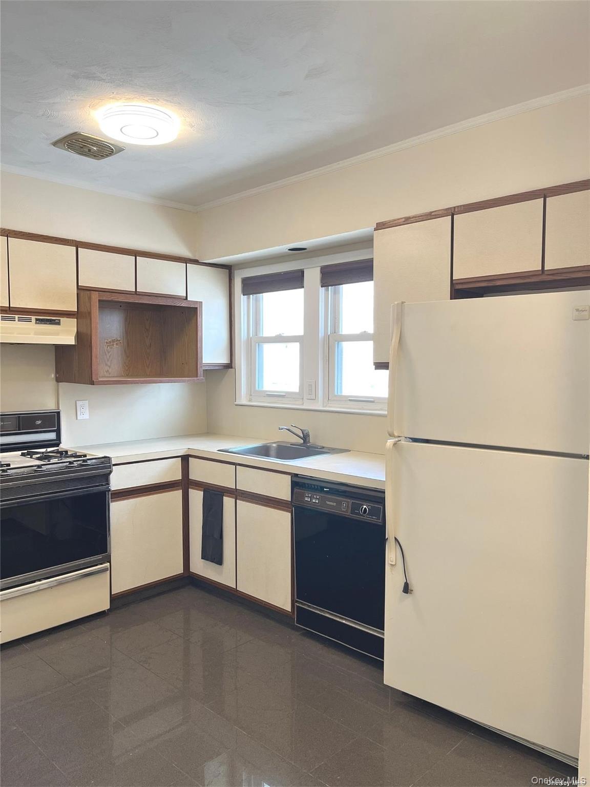 307 Magnolia Boulevard, Unit Upper photo 7