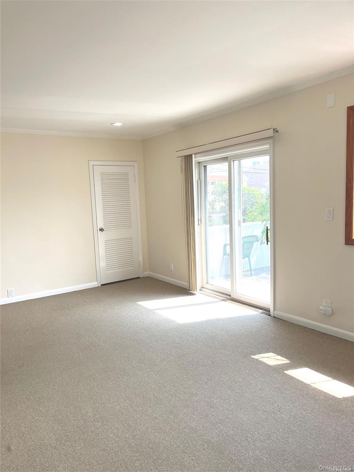 307 Magnolia Boulevard, Unit Upper photo 5