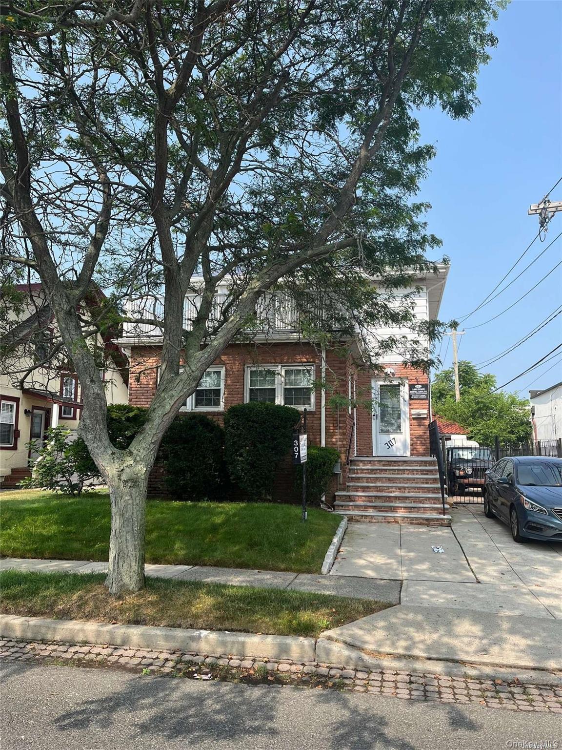 307 Magnolia Boulevard, Unit Upper