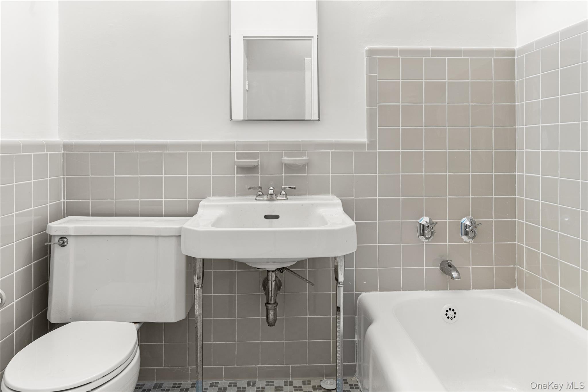 3 Fordham Hill Oval, Unit 1G photo 9