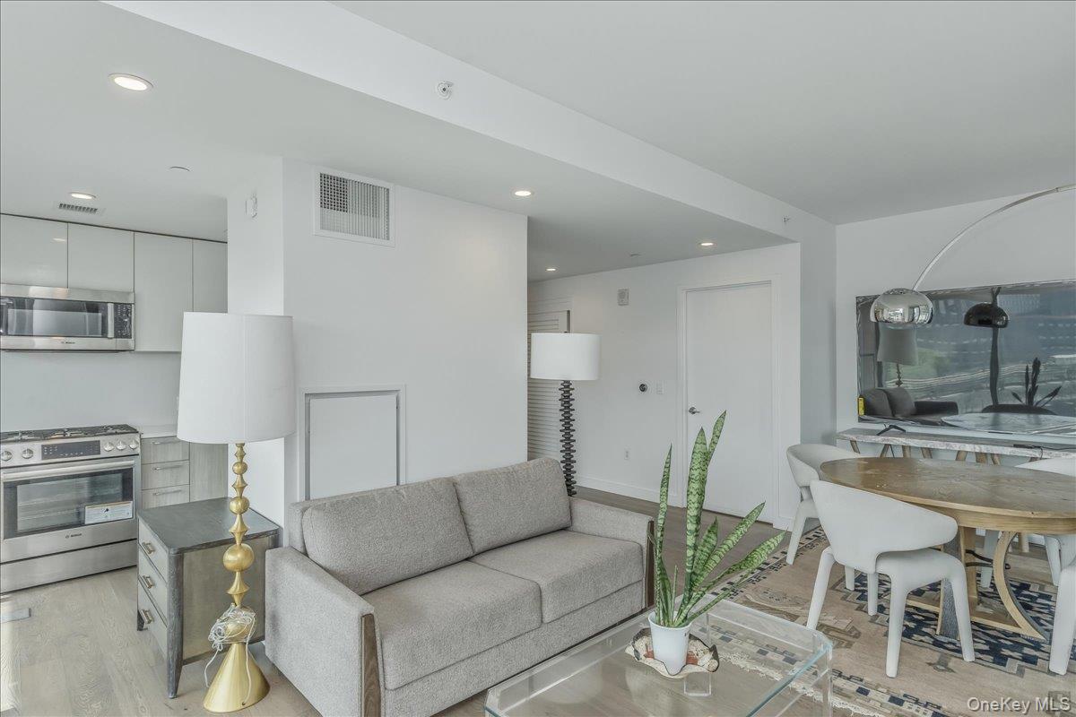 13103 40th Road, Unit 9N photo 3