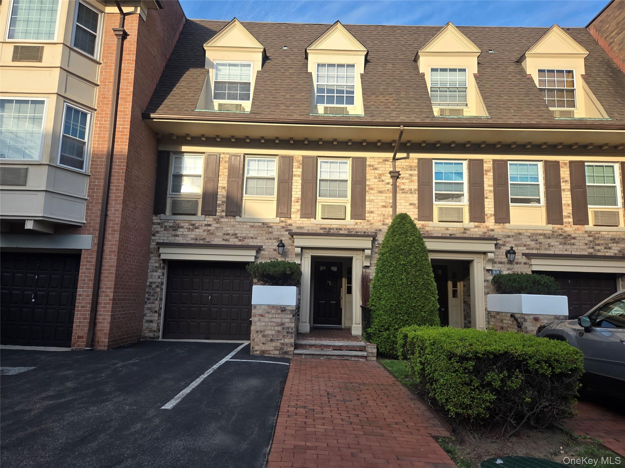 12-29 Diane Place, Unit 195 U photo 3