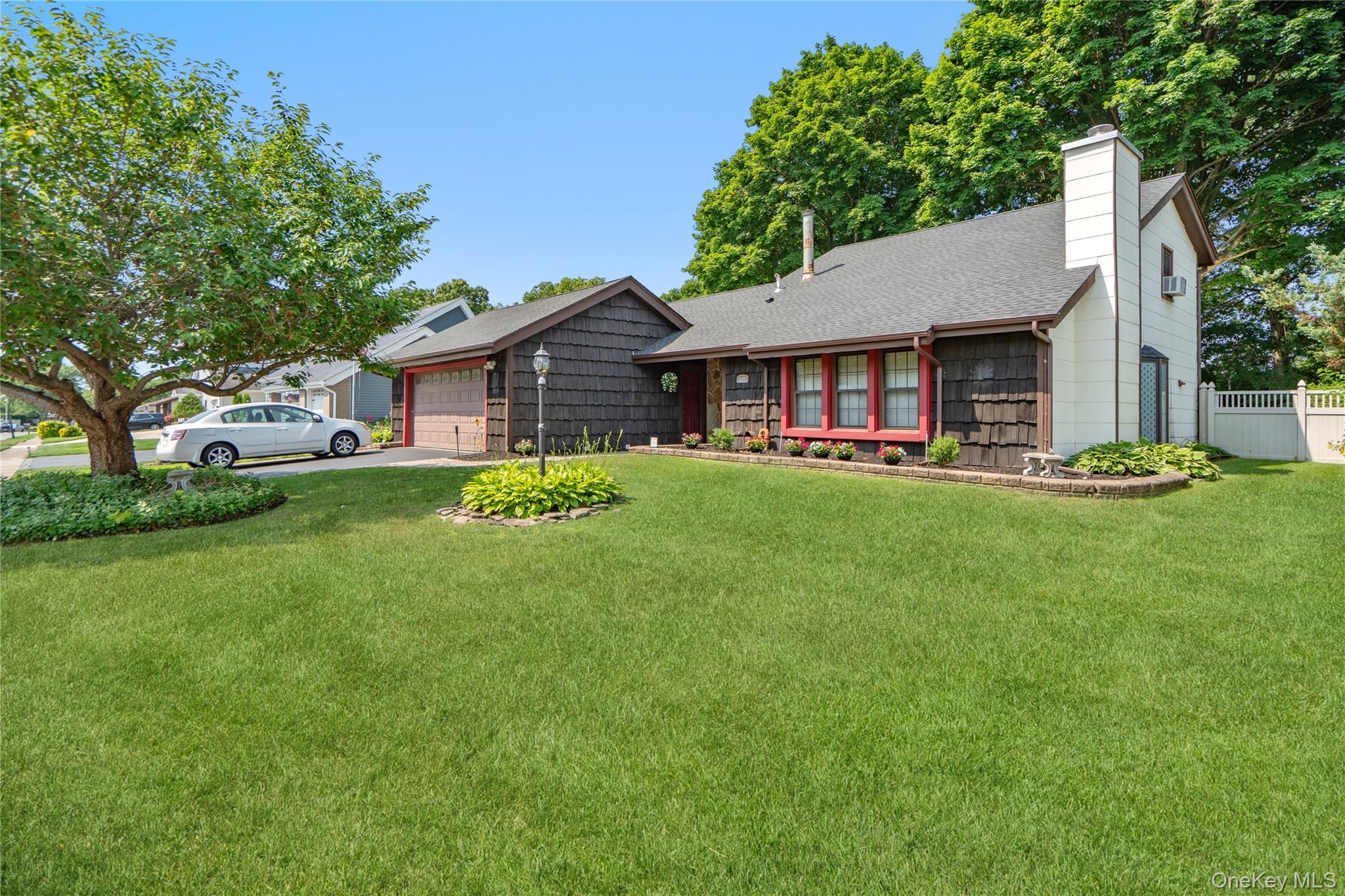 820 Greenbelt Parkway W – For Sale