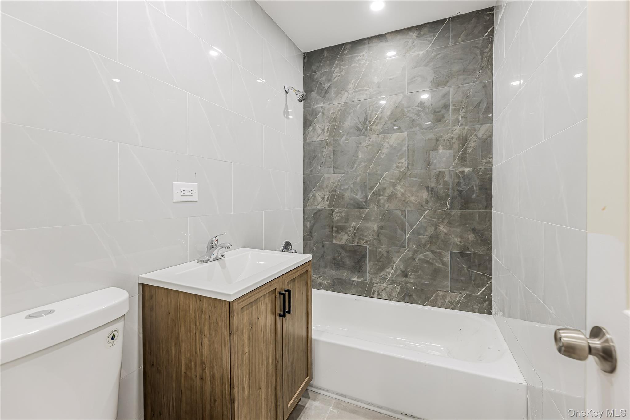 389 Jerome Street – For Rent photo 9