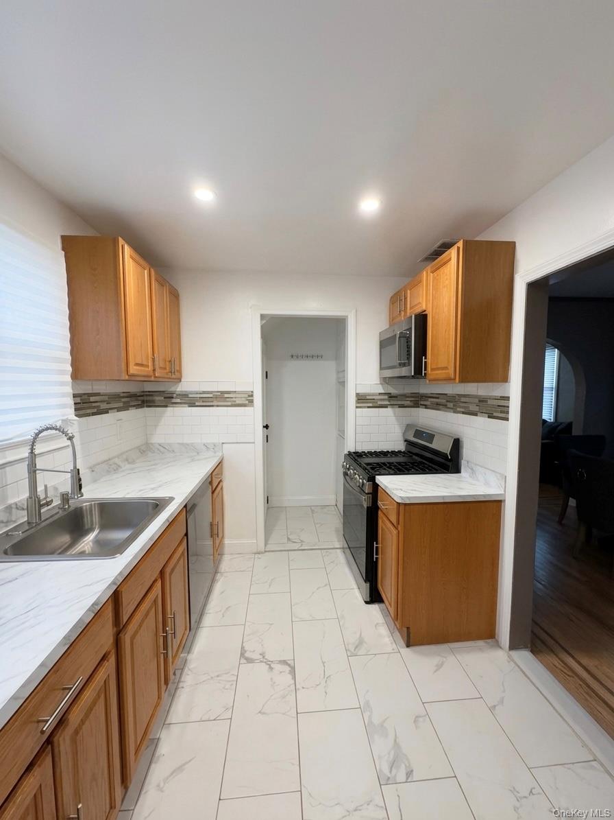 176-65 132nd Avenue – For Rent photo 10