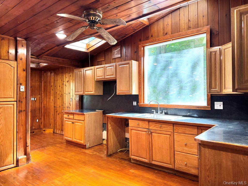 560 Taxter Road – For Rent photo 9