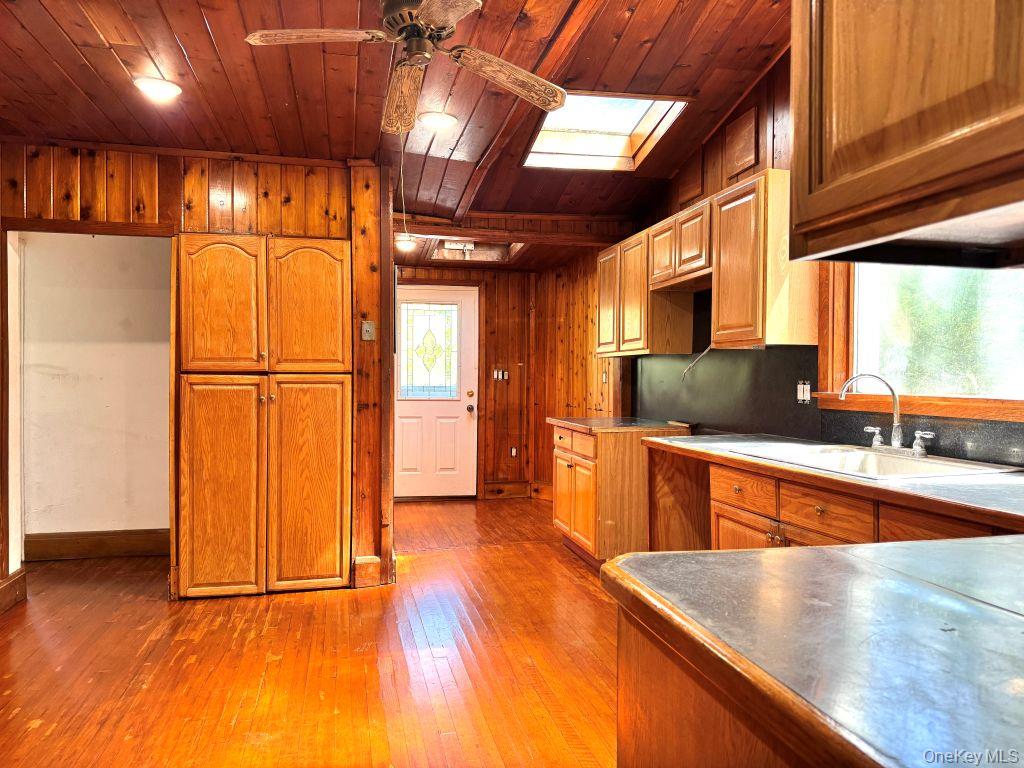 560 Taxter Road – For Rent photo 8