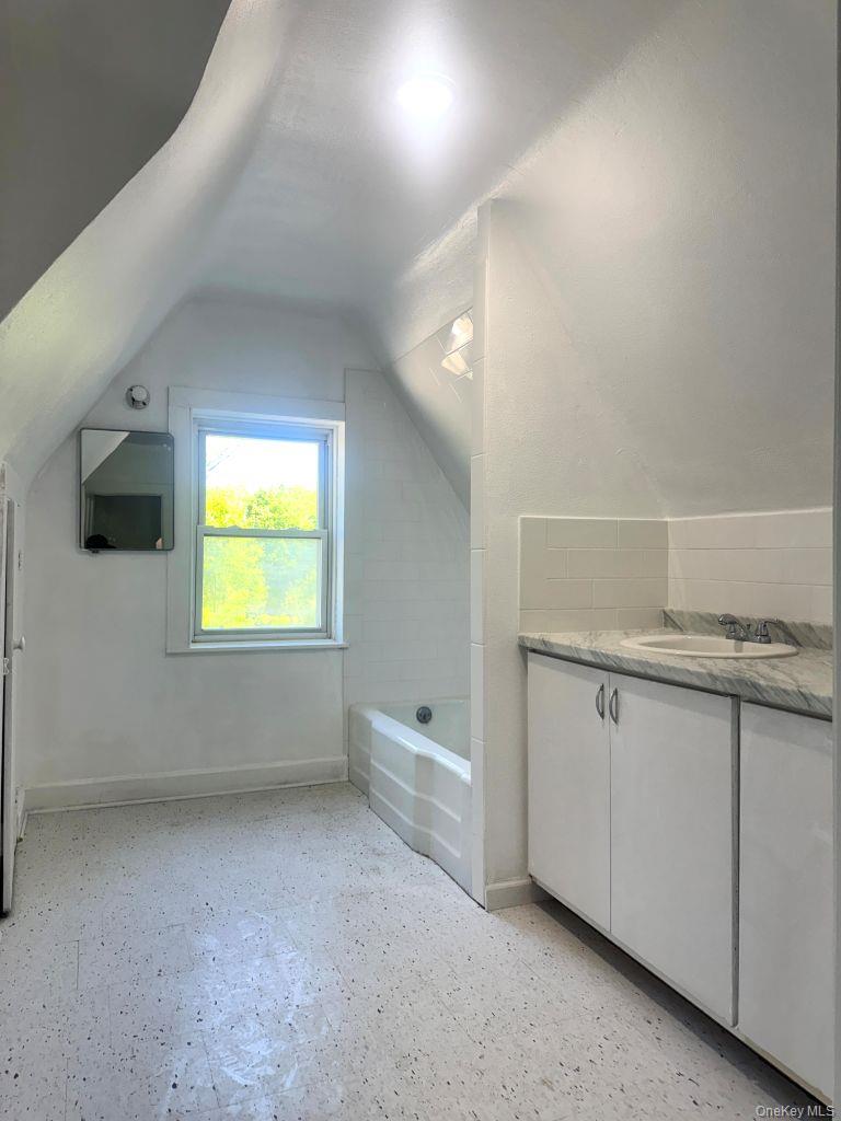 560 Taxter Road – For Rent photo 32