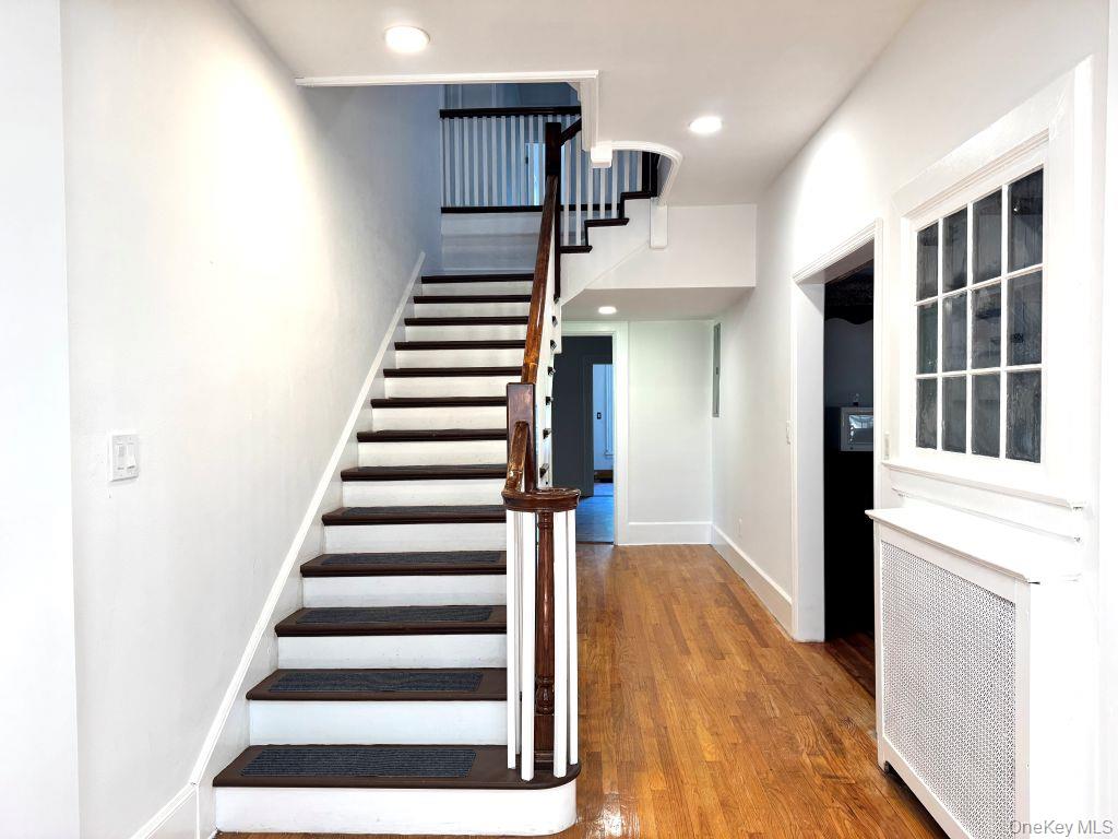 560 Taxter Road – For Rent