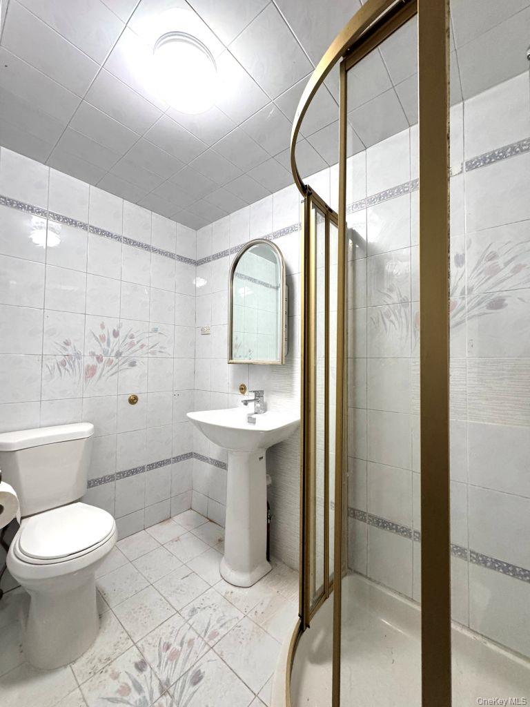 560 Taxter Road – For Rent photo 15