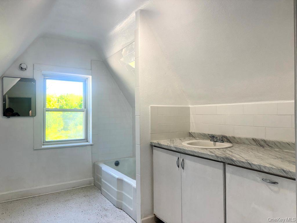 560 Taxter Road – For Rent photo 31