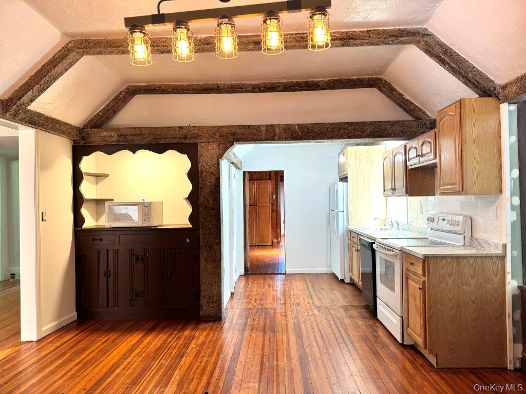 560 Taxter Road – For Rent photo 6