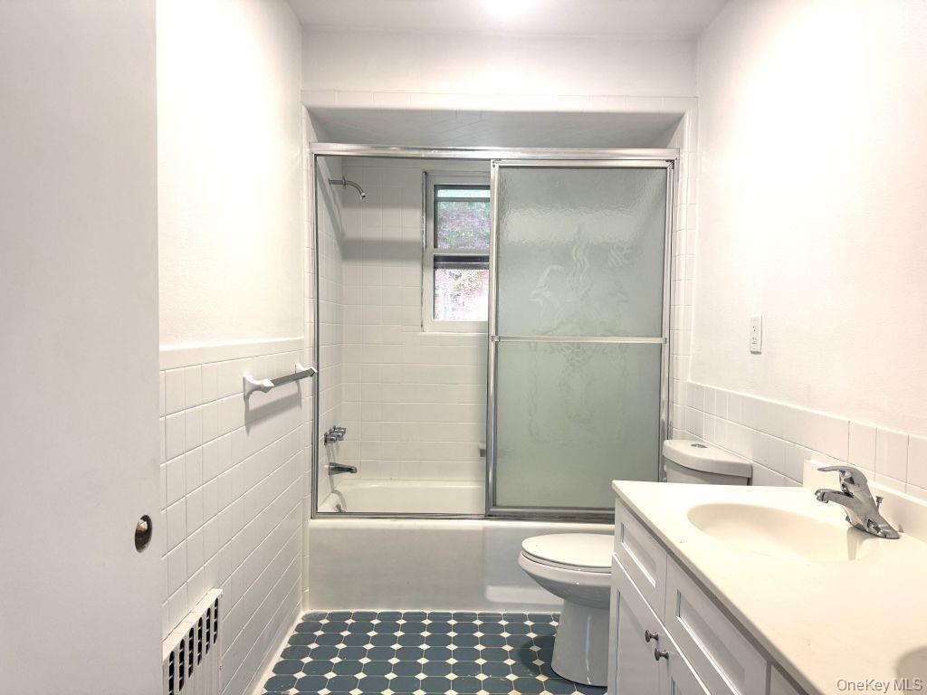 560 Taxter Road – For Rent photo 27