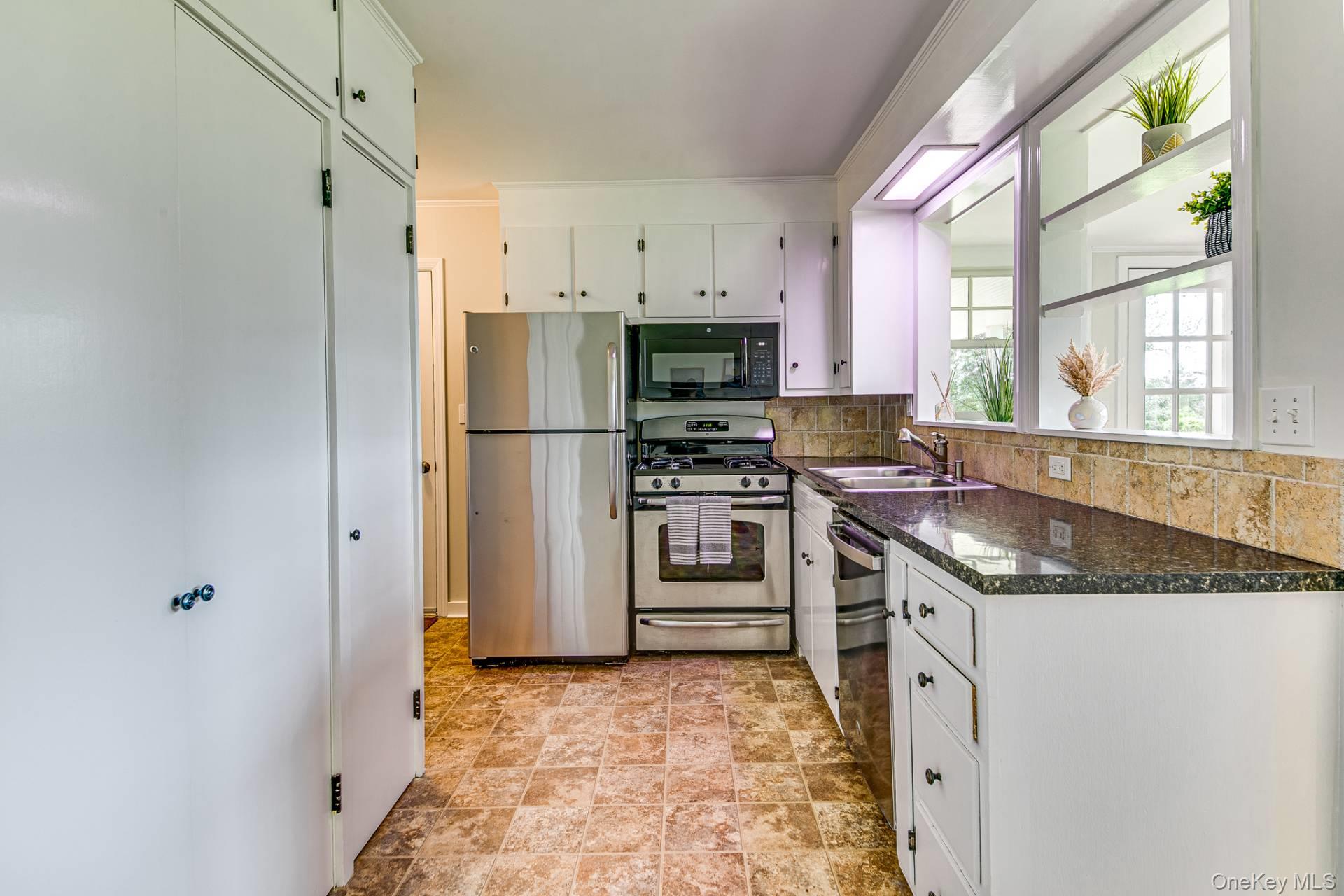 50 Sayres Path – For Rent photo 6