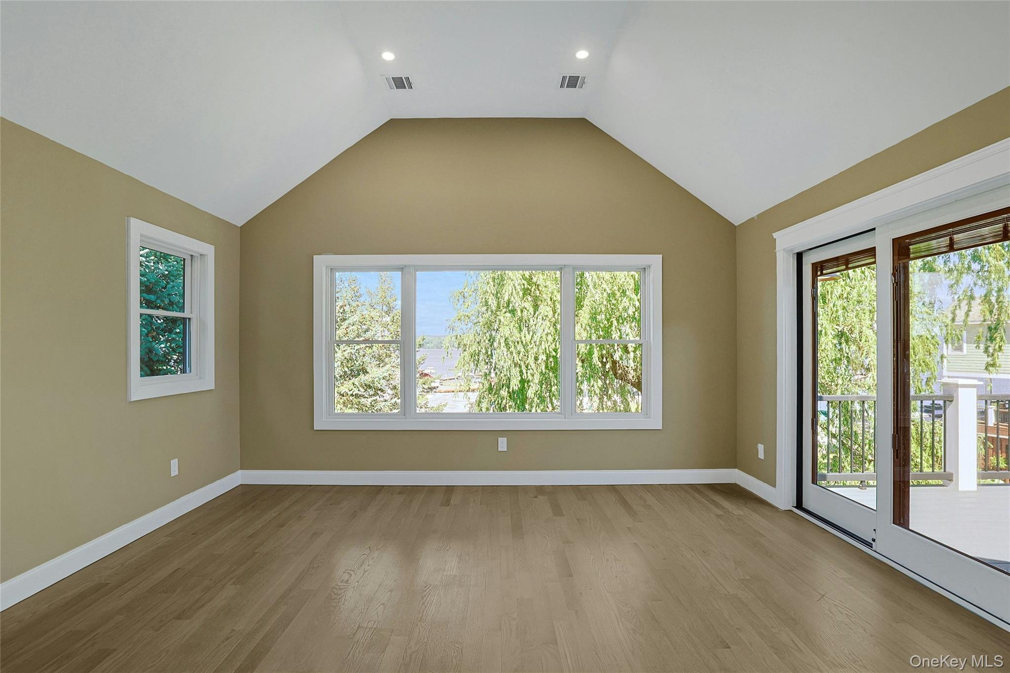 74 Beach Road – For Sale photo 31
