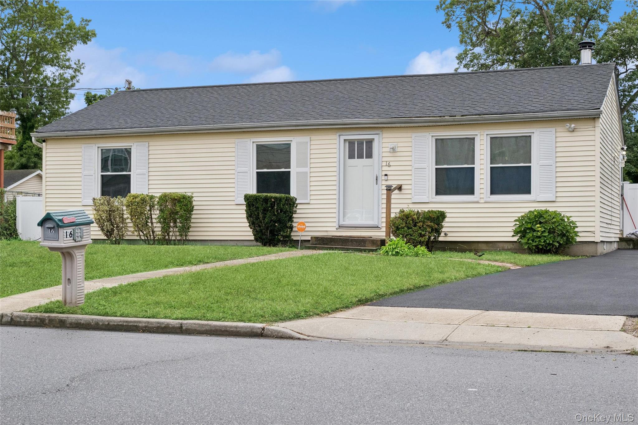 16 Arlington Avenue – For Sale