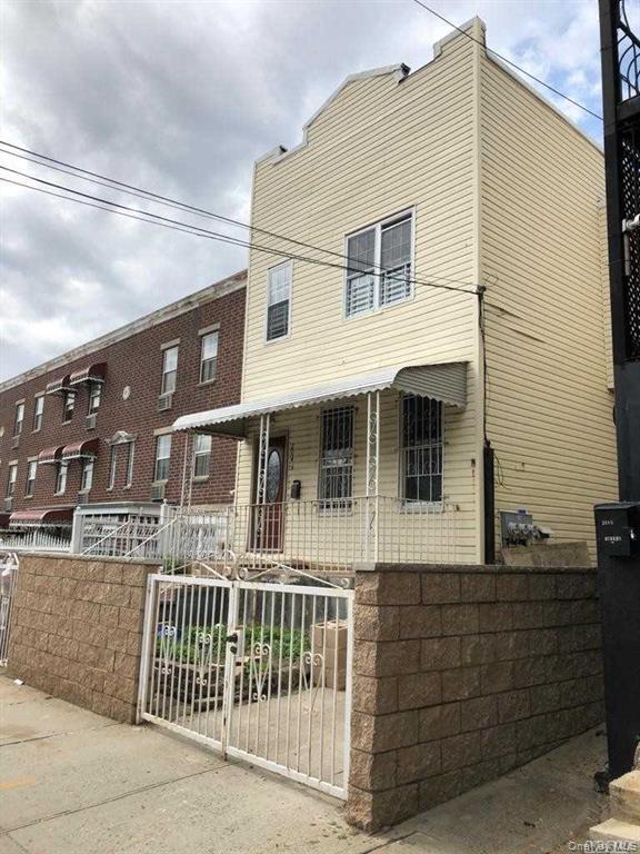 2043 Bathgate Avenue – For Sale photo 2