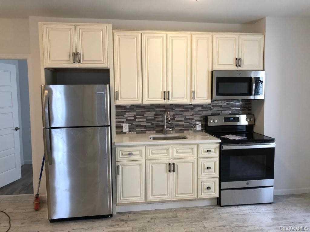 2043 Bathgate Avenue – For Sale photo 6