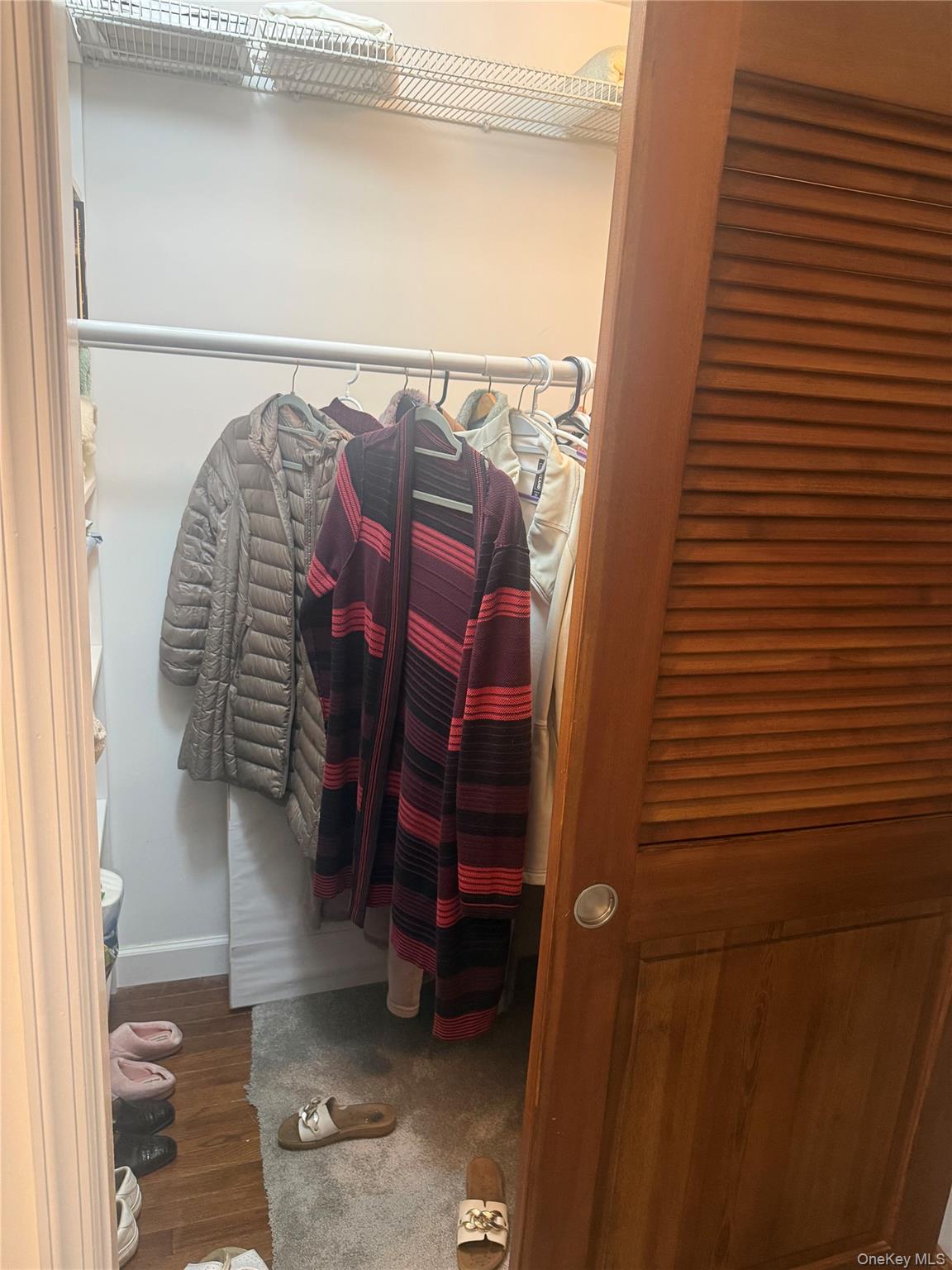 27 Avon Circle, Unit D photo 17