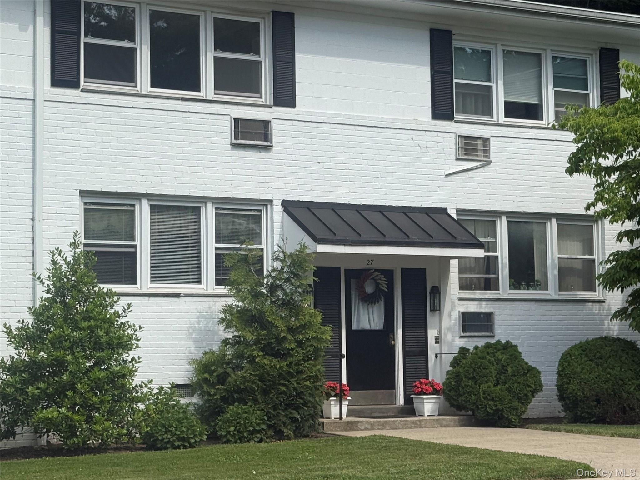 27 Avon Circle, Unit D photo 2