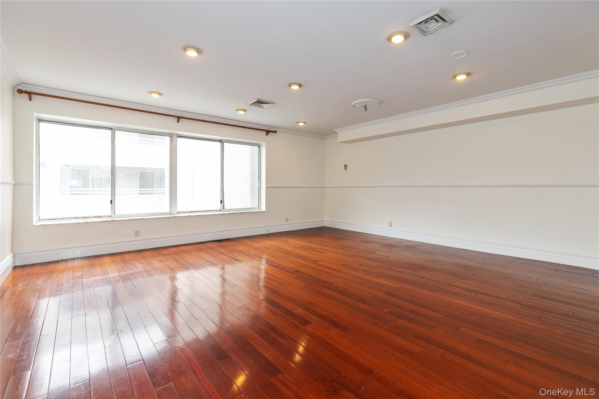 100 Cuttermill Road, Unit 4V photo 13