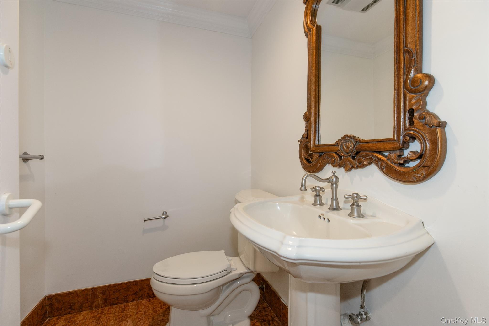 100 Cuttermill Road, Unit 4V photo 8