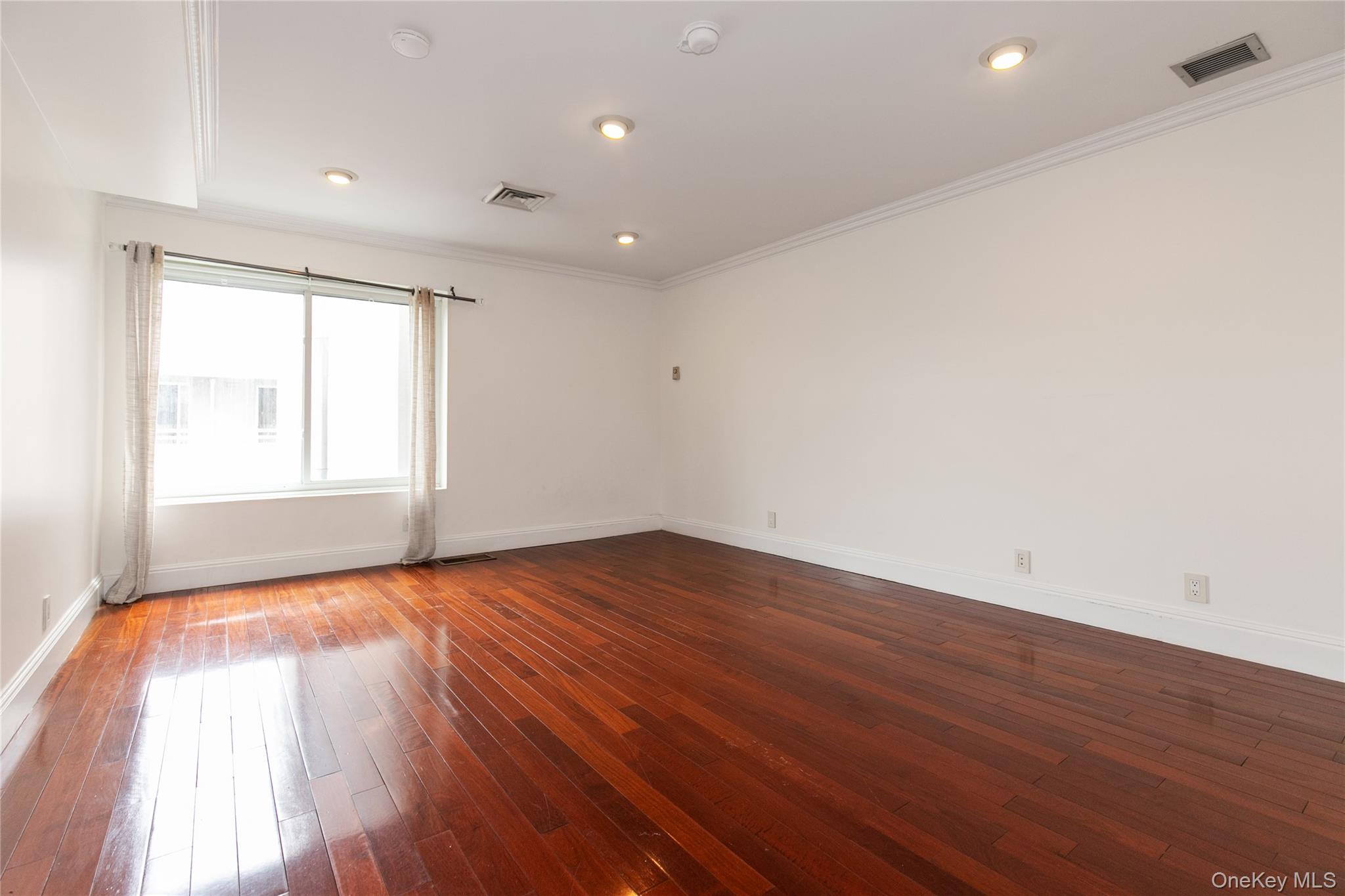 100 Cuttermill Road, Unit 4V photo 25