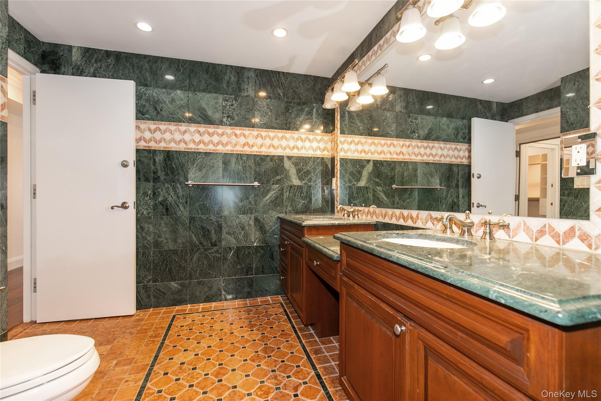 100 Cuttermill Road, Unit 4V photo 24