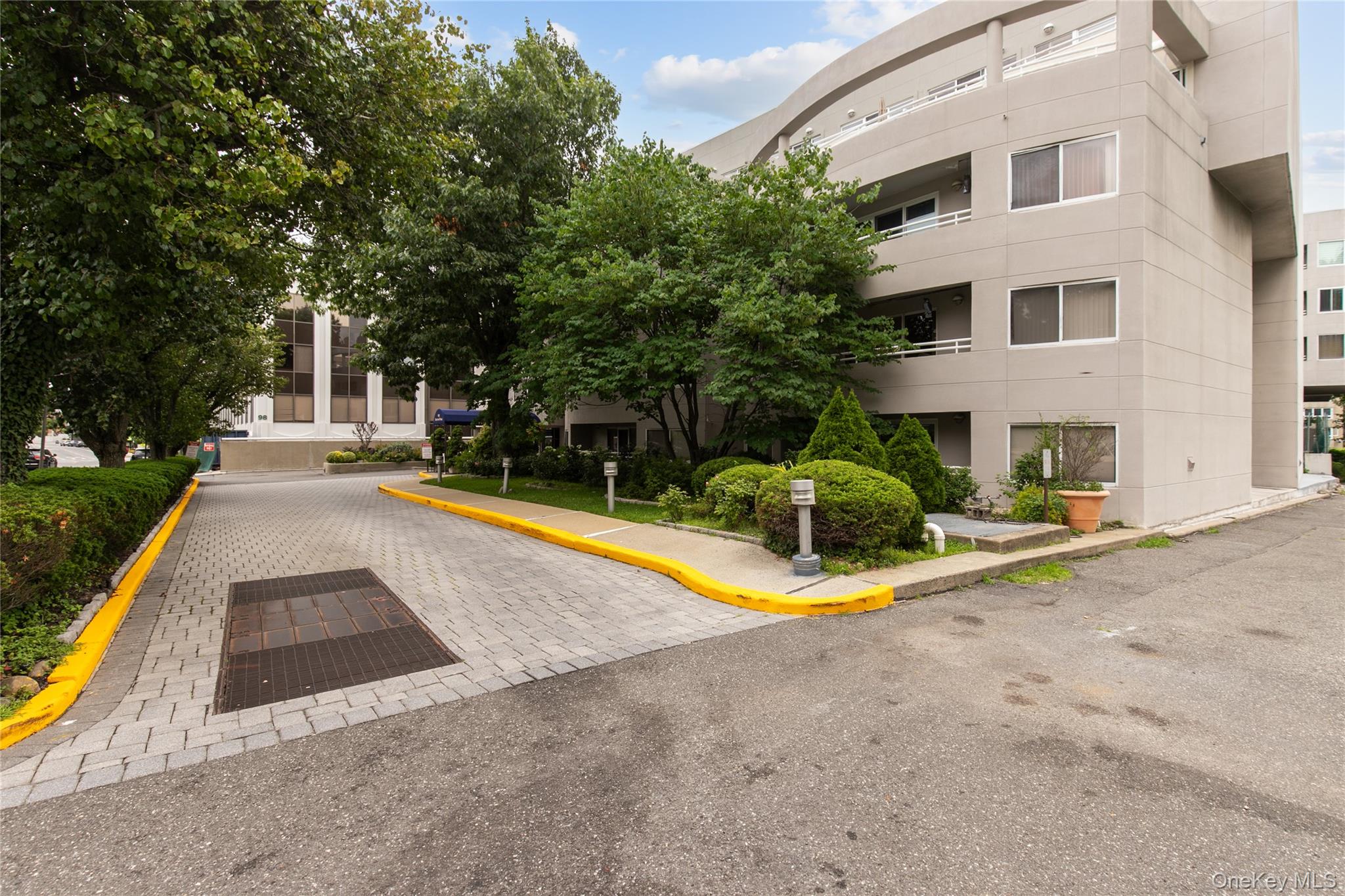 100 Cuttermill Road, Unit 4V photo 3
