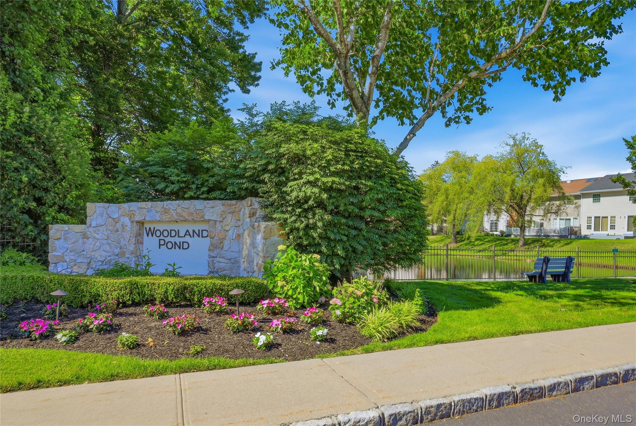 84 Woodlake Drive W – For Sale