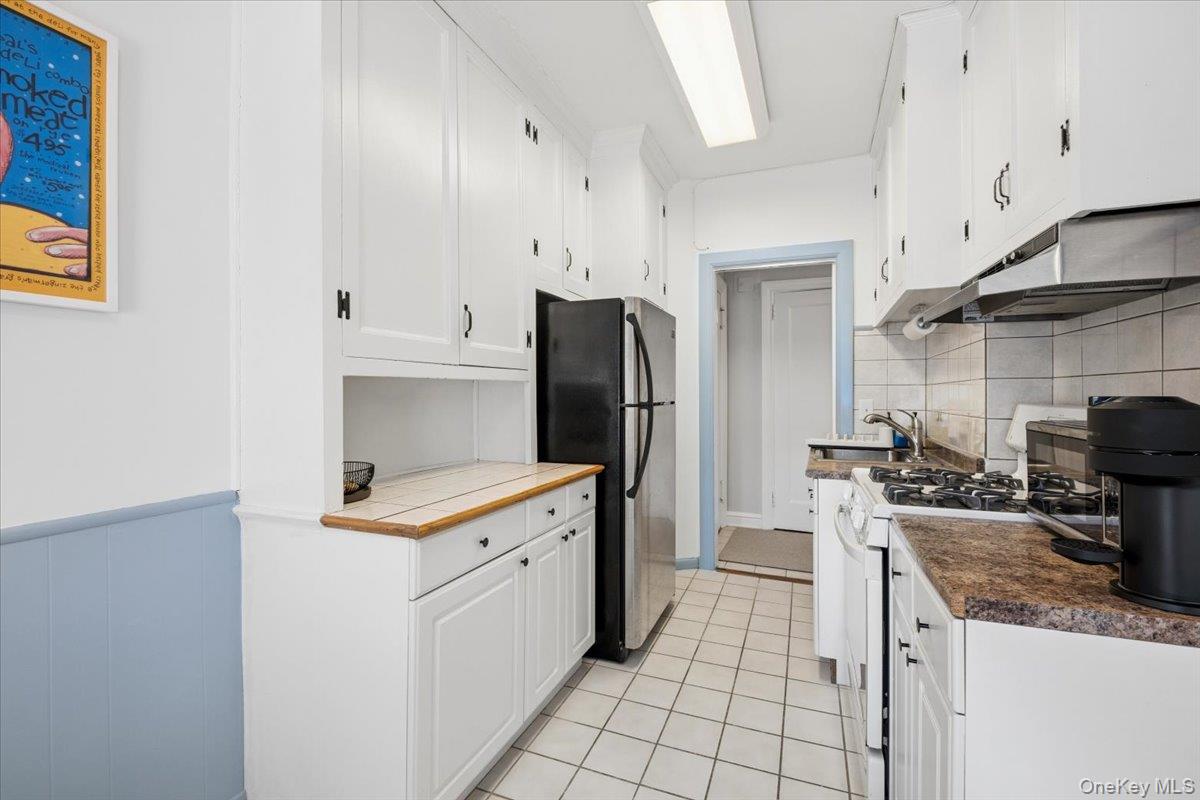 143 Garth Road, Unit 5L photo 11