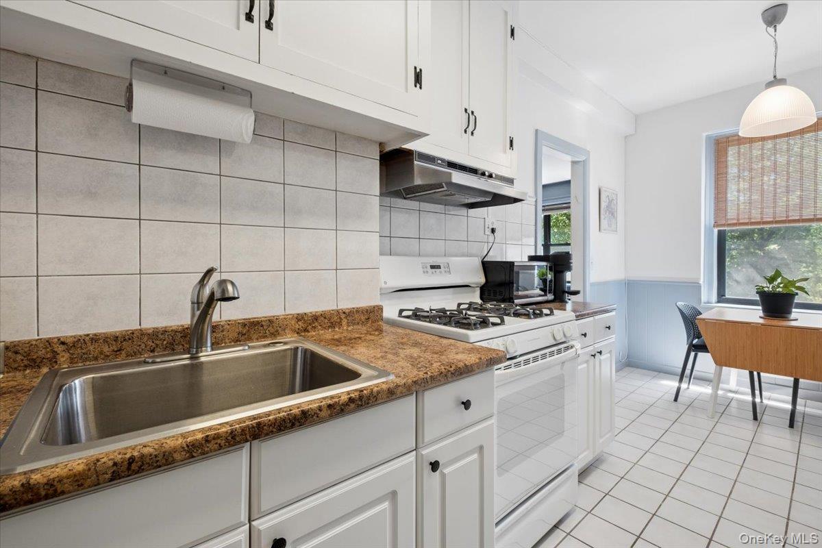 143 Garth Road, Unit 5L photo 10