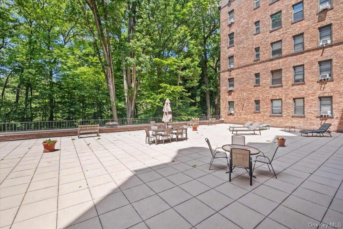 143 Garth Road, Unit 5L photo 20
