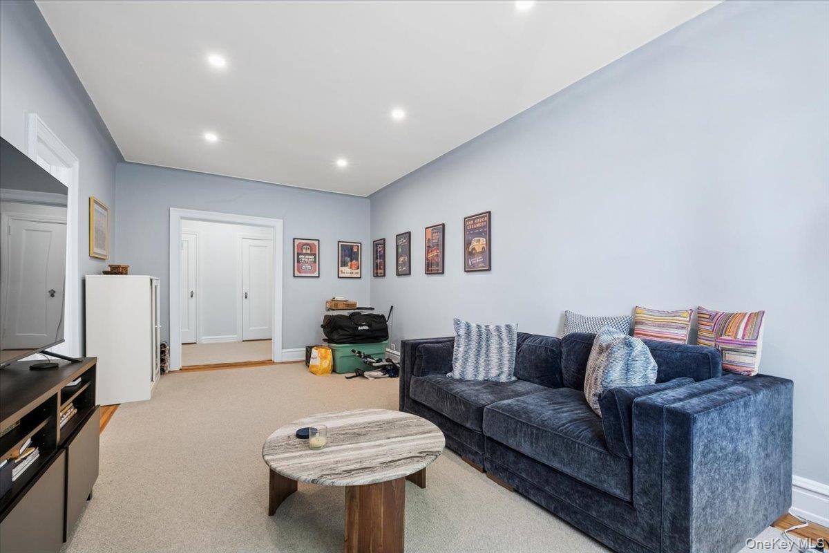 143 Garth Road, Unit 5L photo 8