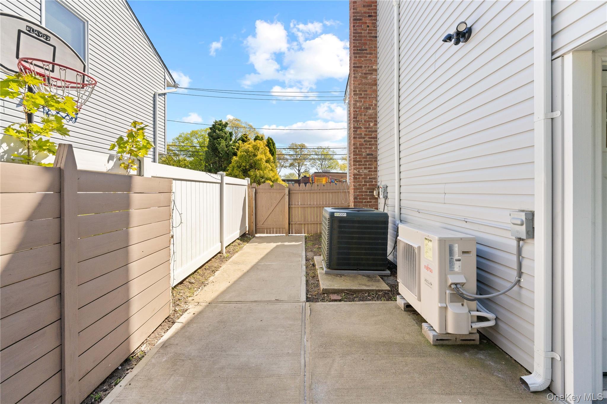 1059 Denton Avenue – For Sale photo 9