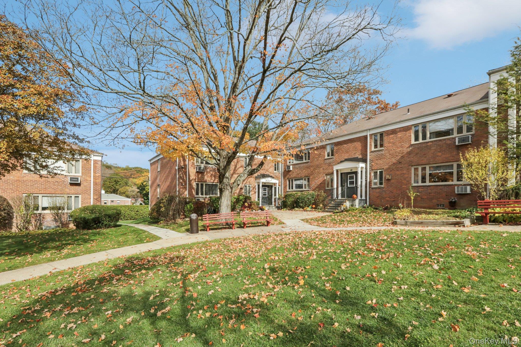 40 Lawrence Drive, Unit A photo 2