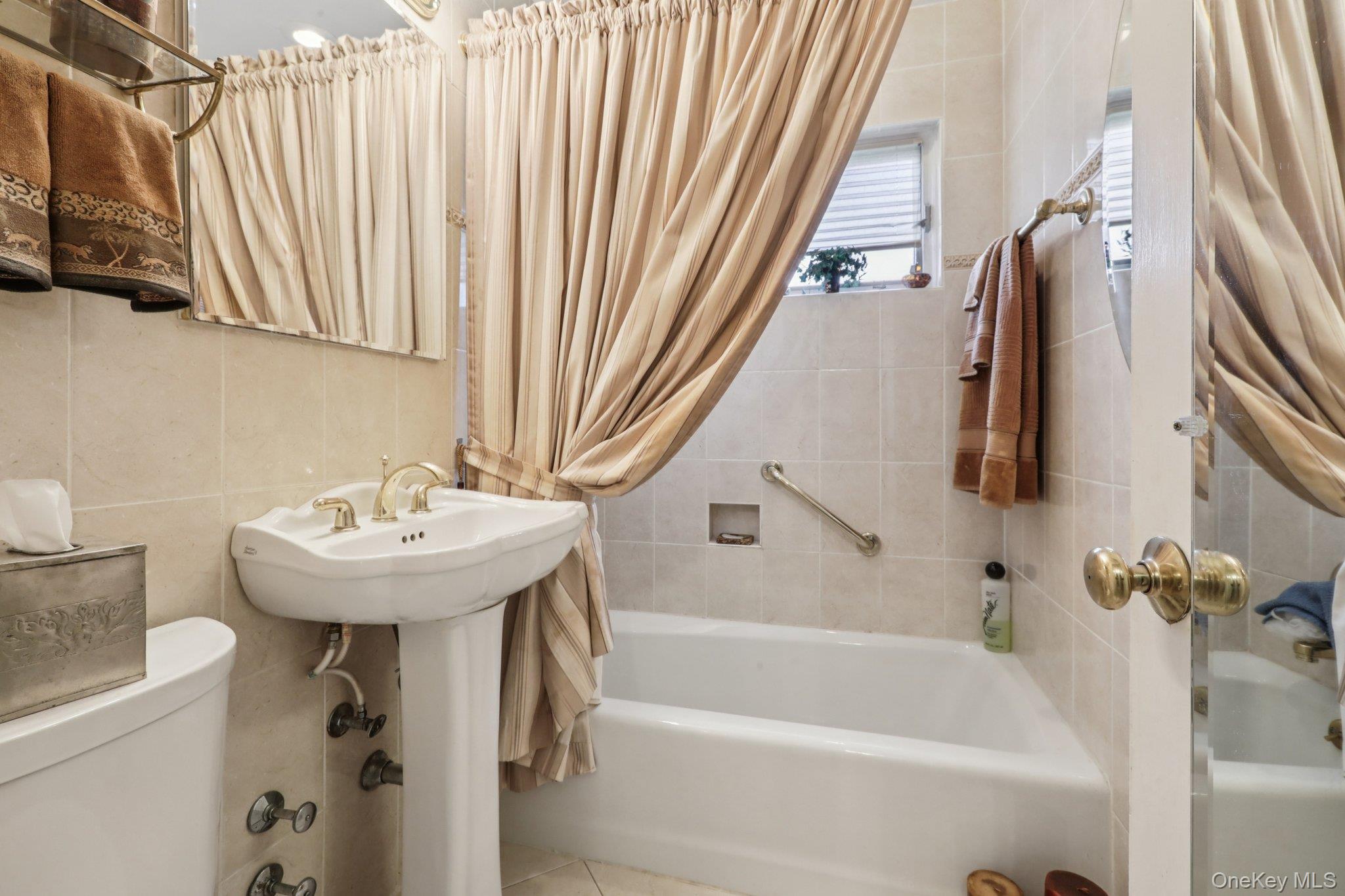 40 Lawrence Drive, Unit A photo 12