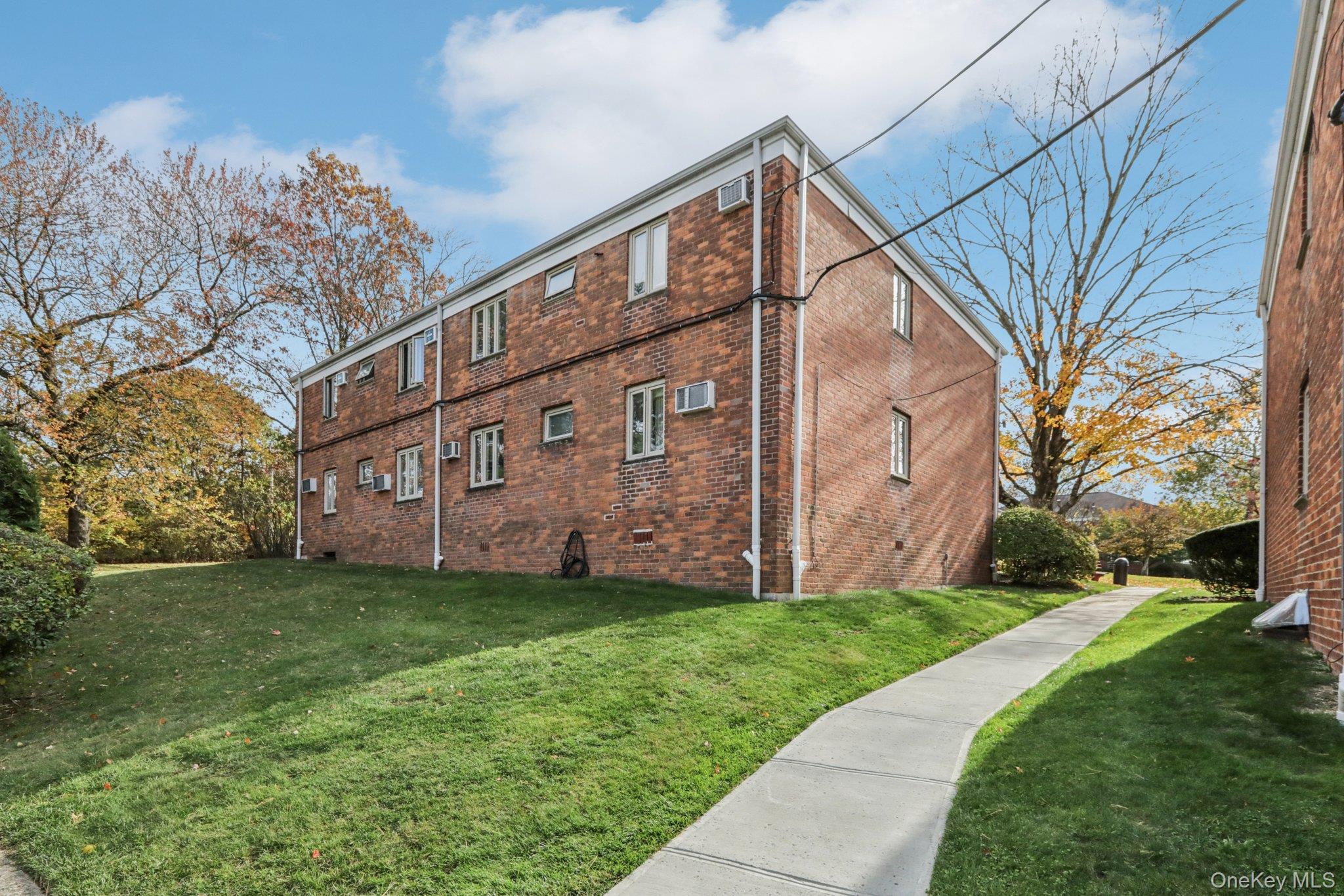 40 Lawrence Drive, Unit A photo 14