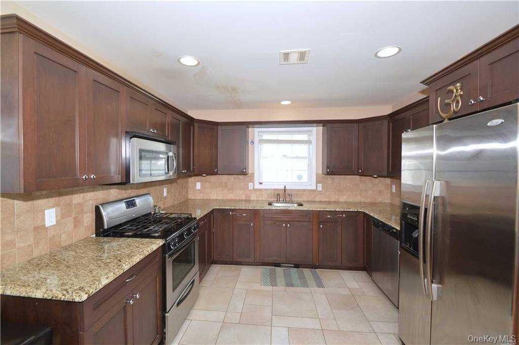 106 Roosevelt Avenue – For Sale photo 6