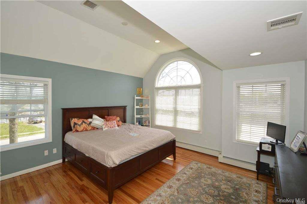 106 Roosevelt Avenue – For Sale photo 11