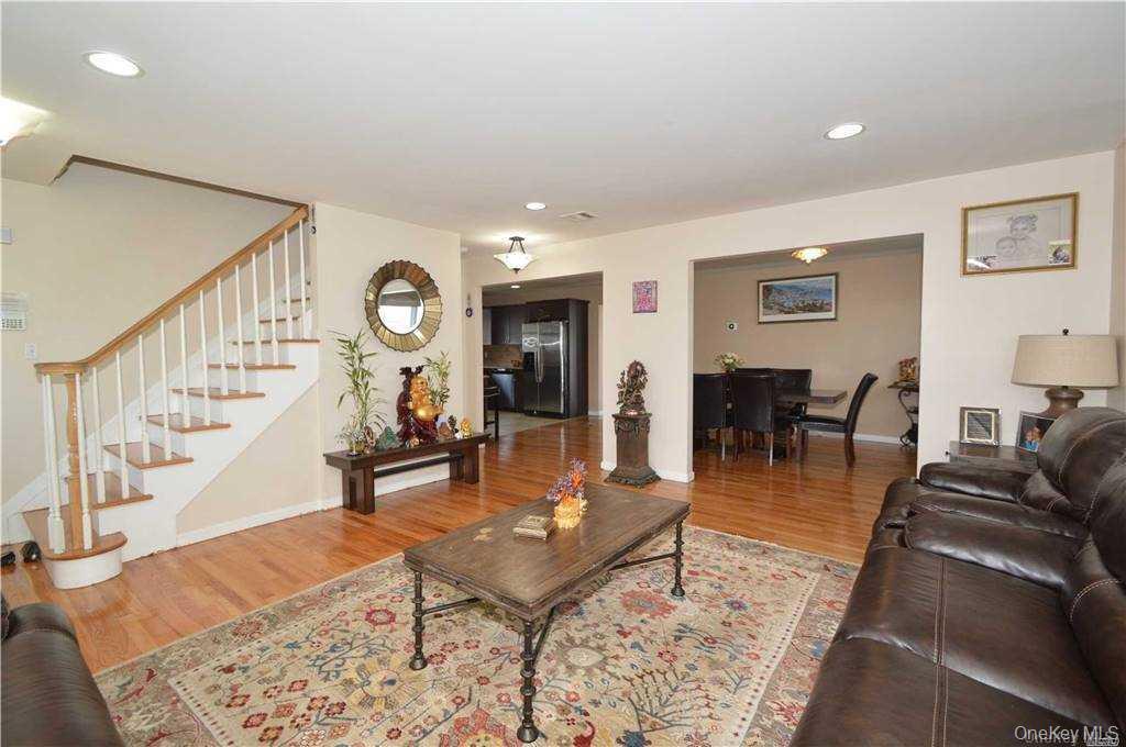 106 Roosevelt Avenue – For Sale photo 4