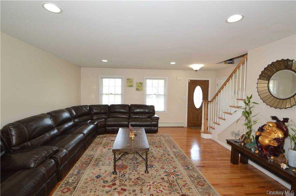 106 Roosevelt Avenue – For Sale photo 3