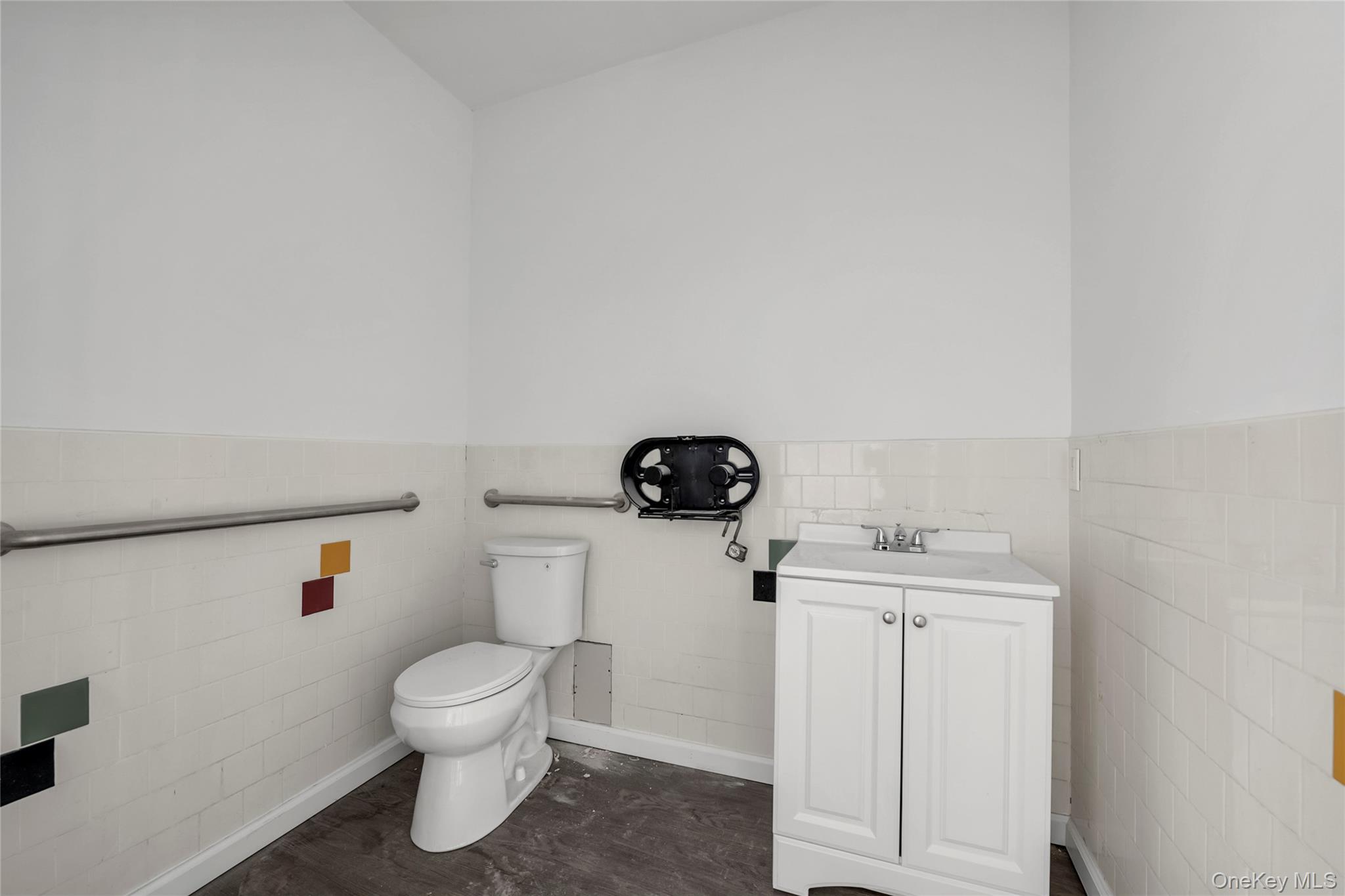67-05 Roosevelt Avenue – For Sale photo 10