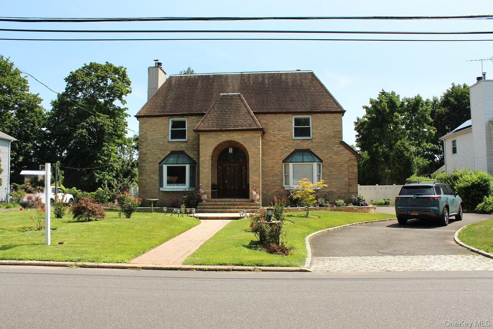 280 Park Avenue W – For Sale