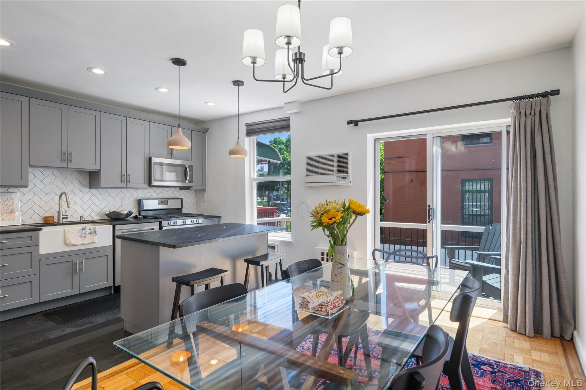 3446 Corlear Avenue, Unit 1 photo 4
