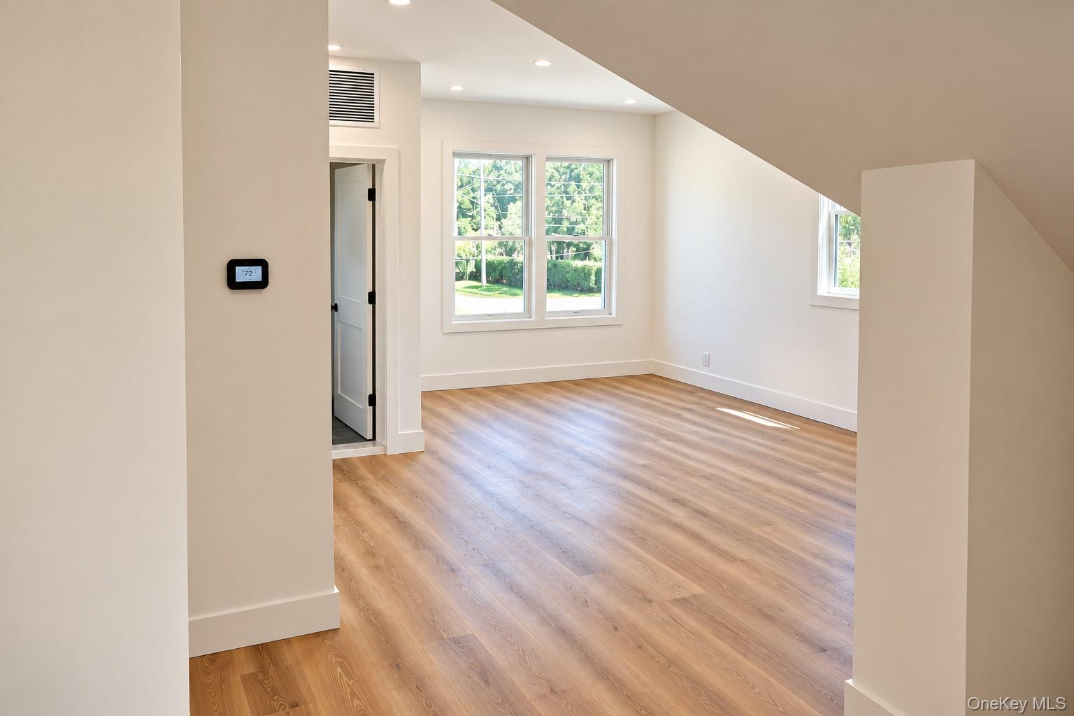 32 Office Space Chichester Avenue – For Rent