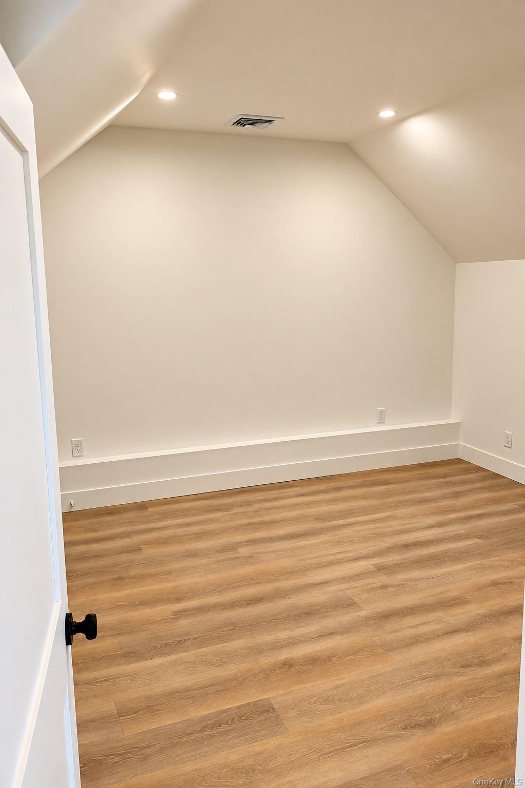 32 Office Space Chichester Avenue – For Rent photo 5